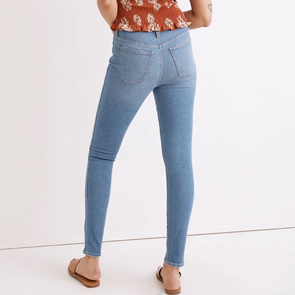 Madewell 10" High-Rise Skinny Jeans in Ferndale Wash - Picture 3 of 15